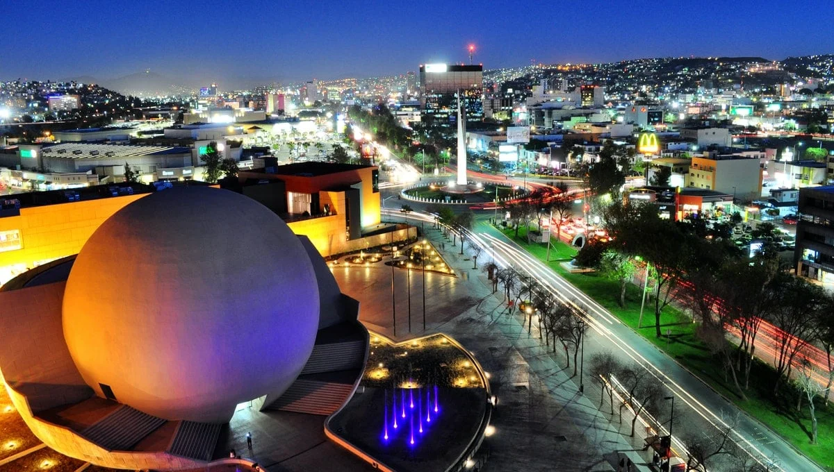 Vista nocturna del Centro Cultural Tijuana (CECUT)